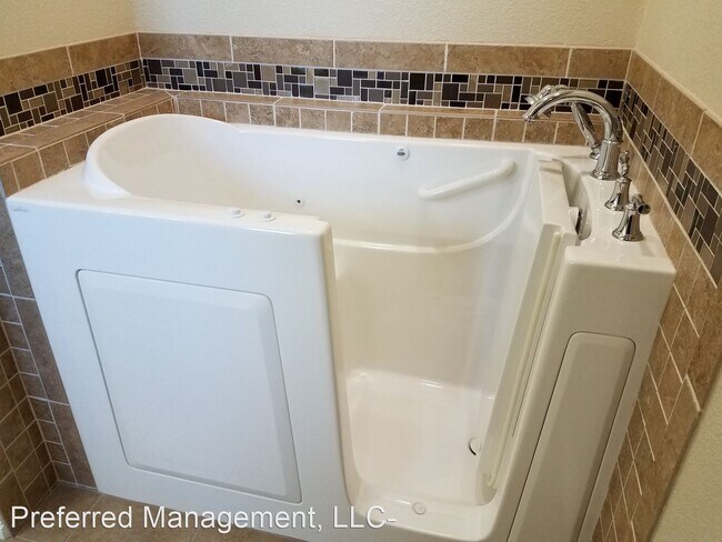 Foto del edificio - 4 br, 3 bath House - 402 Appletree Lane