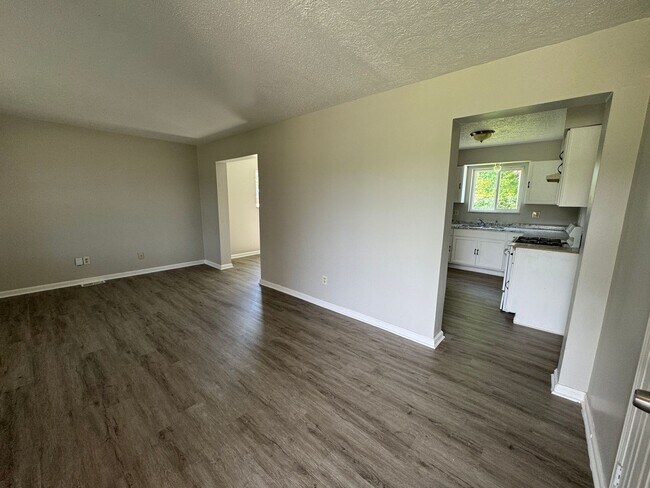Foto del edificio - Far Eastside Large 3 Bedroom 1.5 Bath