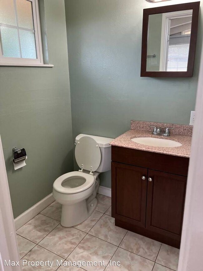 Building Photo - 3 br, 2 bath House - 1215 Oakcreek Way