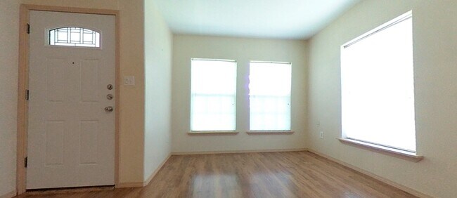 Foto del edificio - 156 S Grape Ave