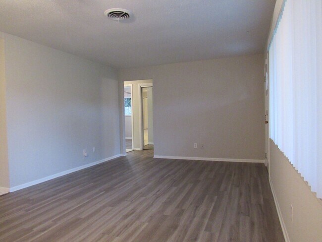Building Photo - 3 br, 2 bath House - 2082 VALLEY DRIVE