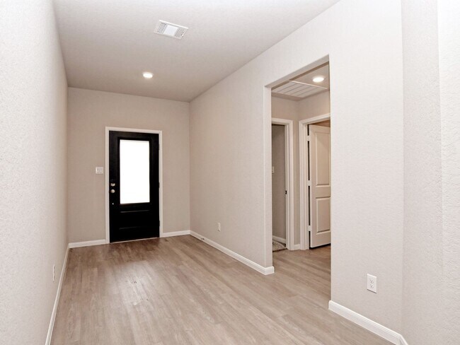 Foto del edificio - UPGRADED 2359 SF in HIDDEN TRAILS - 4 BR/3...