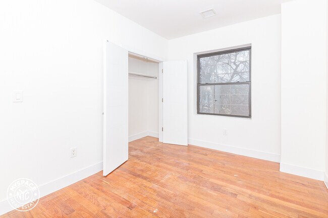Building Photo - 654 Evergreen Ave
