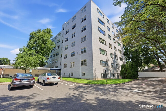 Building Photo - 889 Farmington Ave