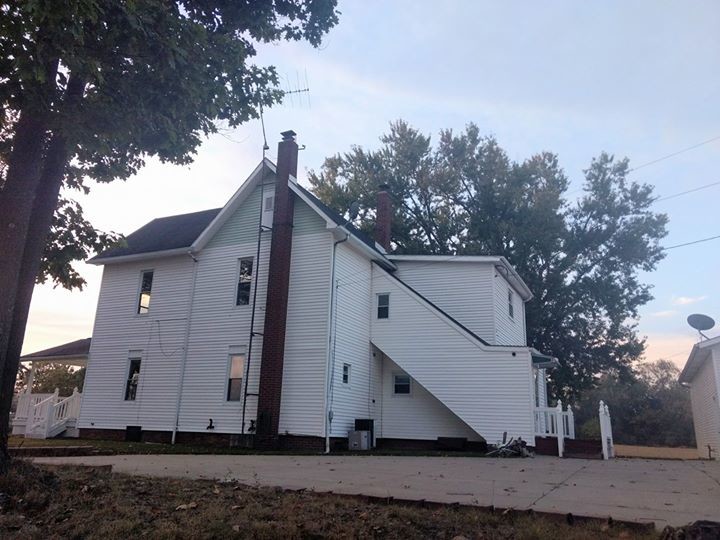 upstairs - 6233 Ravenna Ave NE