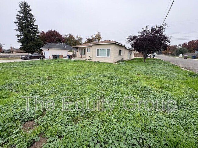 Foto del edificio - 600 N Dickran Dr