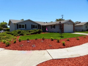 Building Photo - 5020 Elmwood Dr