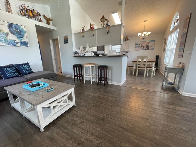Building Photo - For Lease - 3 BR|2 BA Furnished Home in Pa...