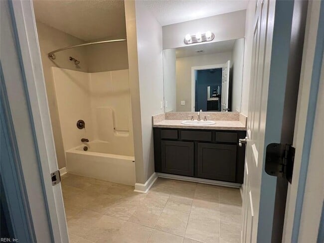 Foto del edificio - 1016 Thoroughgood Wy