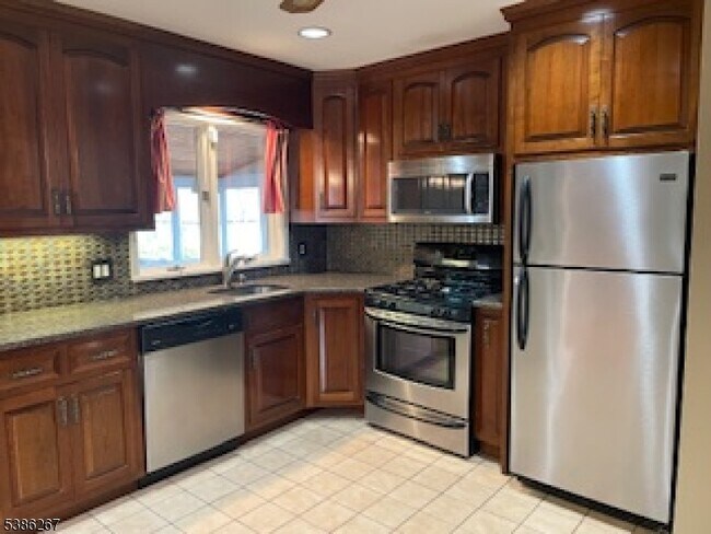 Foto del edificio - 429 Colwell Ct
