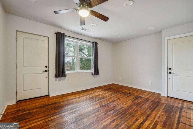 Foto del edificio - 22 Chappell Rd NW