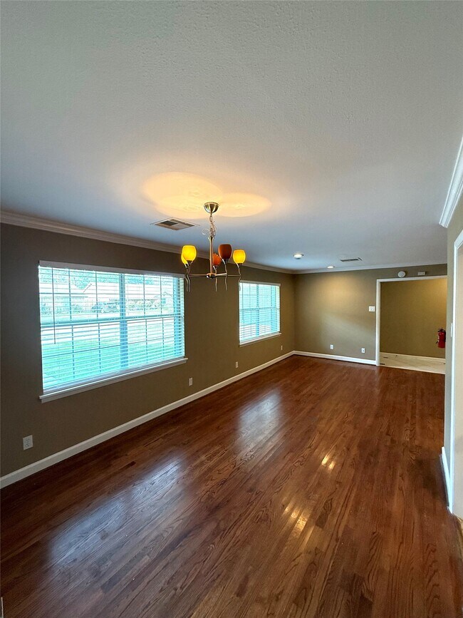 Foto del edificio - 5811 McKnight St