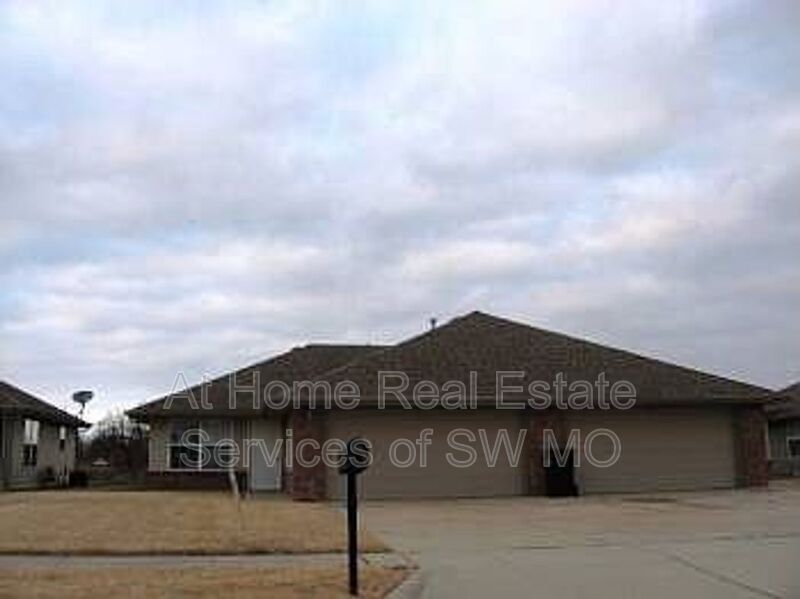 4347 W La Siesta St, Springfield, MO 65802 Condo for Rent in