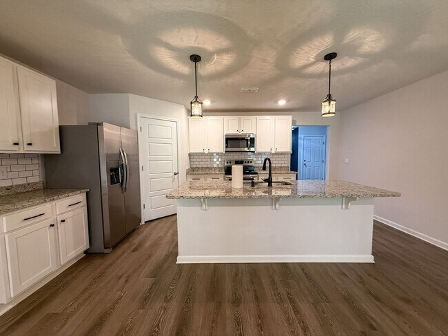 Foto del edificio - 4 Bedroom 2 Bath Home for Rent in Birch Run Subdivision! Energy Efficient Solar Panels to Help Lo...