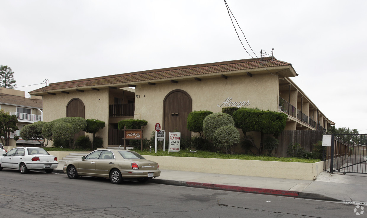 Primary Photo - Alcazar Apartments