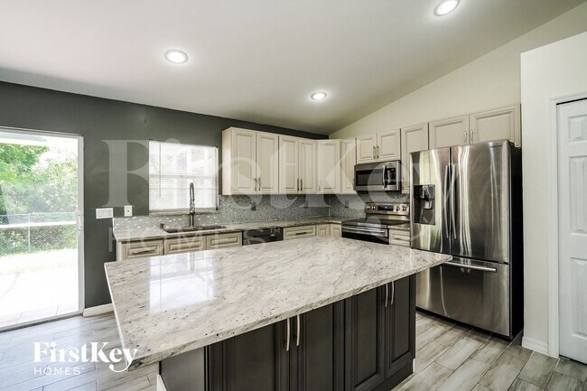 Foto del edificio - 8451 Caloosa Rd