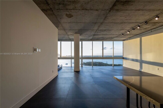 Foto del edificio - 7934 West Dr