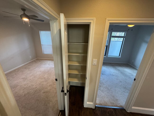 Building Photo - 1387 Studer St