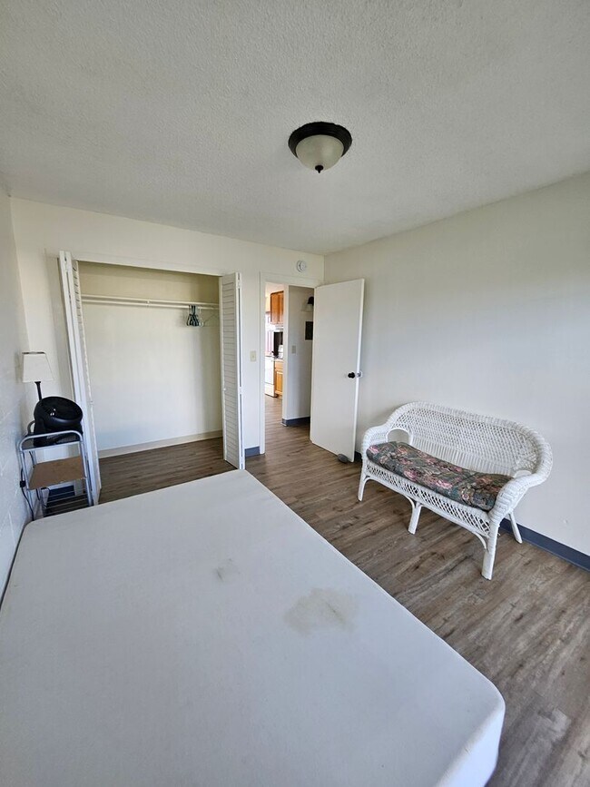 Foto del edificio - 1 bedroom apartment available