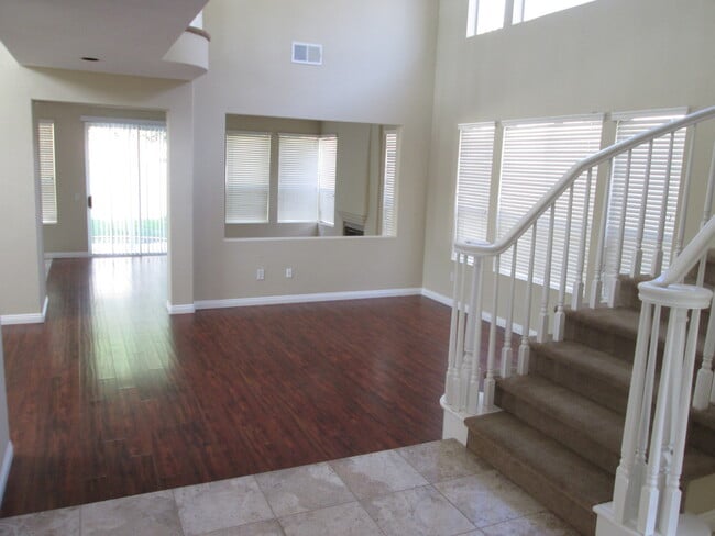 Foto del edificio - Beautiful 4BR Home In Carmel Valley