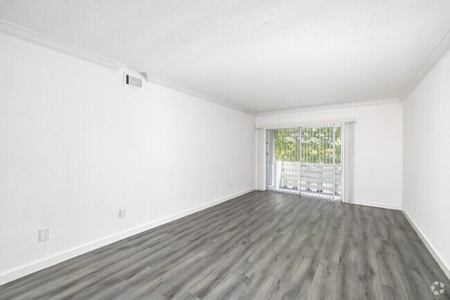 2 habitaciones, 1 baño - 855 pies cuadrados - Sala de estar - Olas Azules