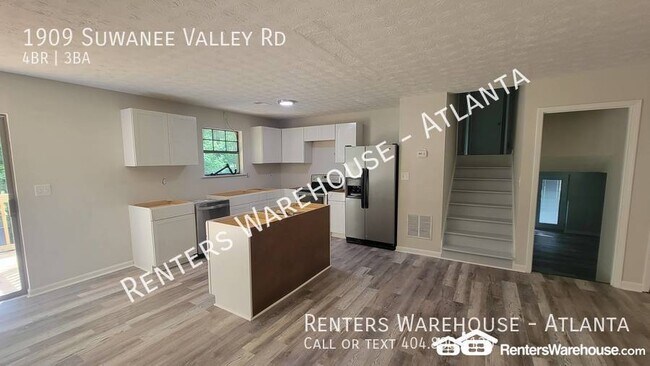 Building Photo - Renovated Split Level 4 Bedroom home in La...