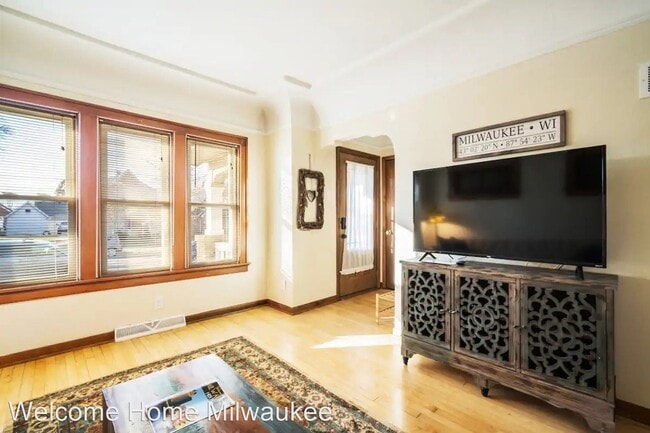 Building Photo - 3 br, 2 bath House - 3408 S 19th St