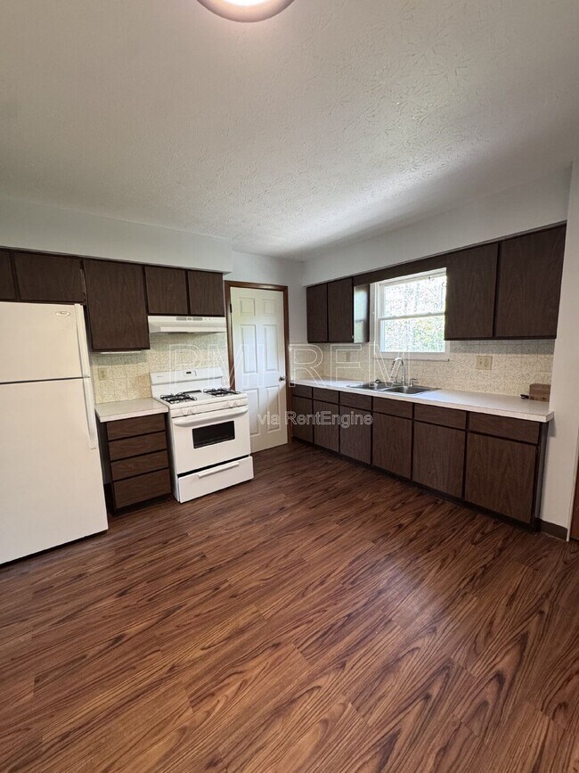 Building Photo - 4020 Vira Rd