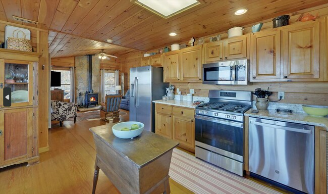 Building Photo - 636 Enchanting Cir