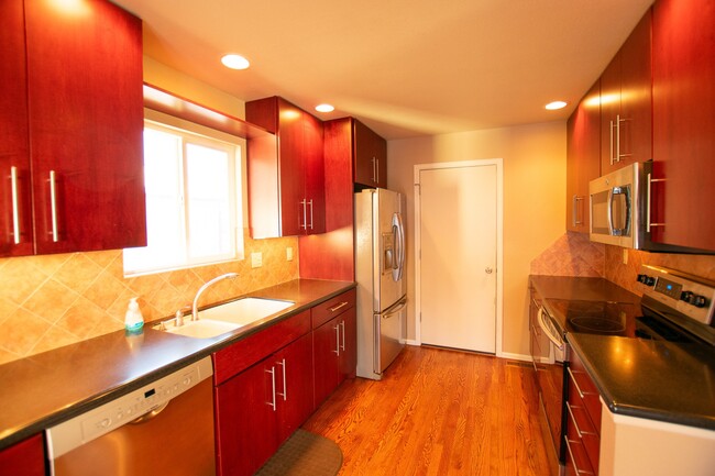 Building Photo - 4585 Hennings Dr