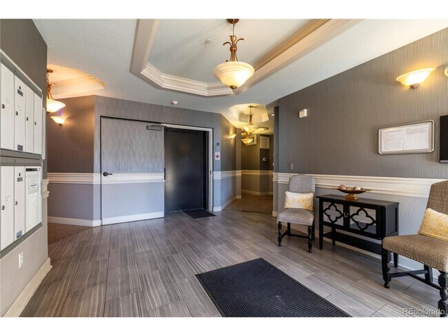 Building Photo - Beautiful 2 bedroom Condo in Uptown Area