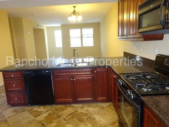 Foto del edificio - Gated town house in Santee