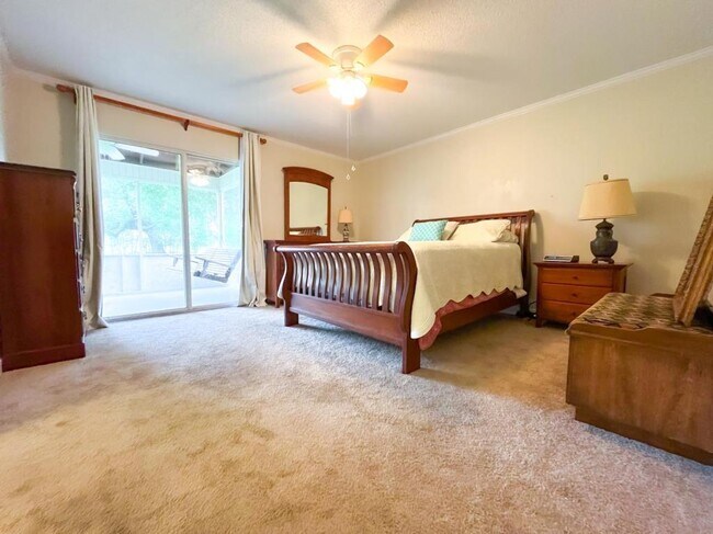 Foto del edificio - 22954 Lake South Dr