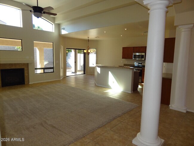 Building Photo - 1011 W Samantha Way