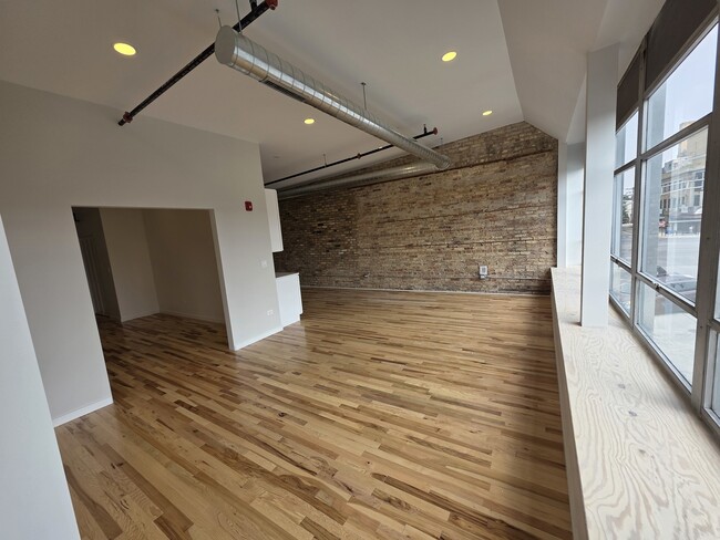 Building Photo - 2202 Lombard Ave
