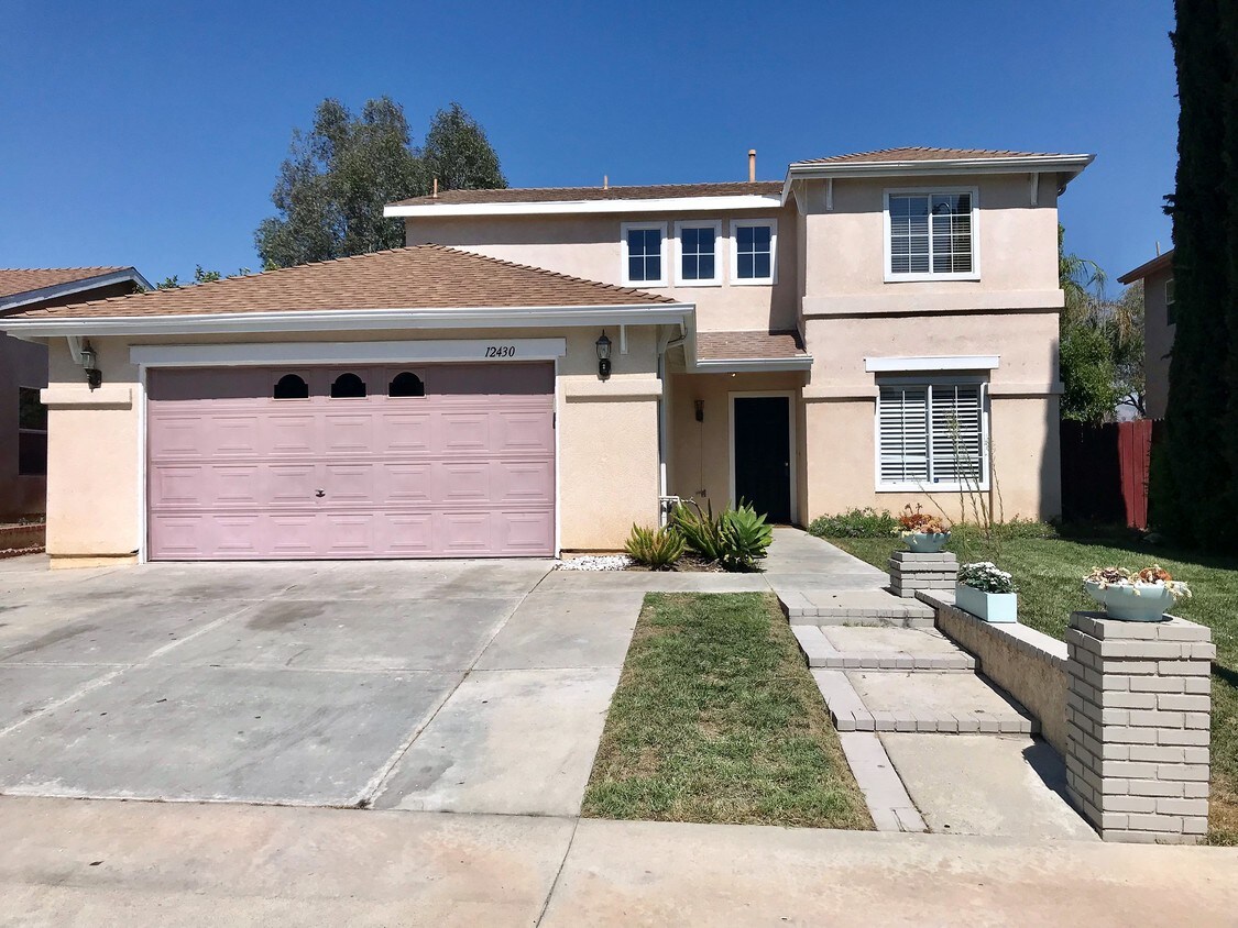 Primary Photo - 12430 Edgecliff Ave