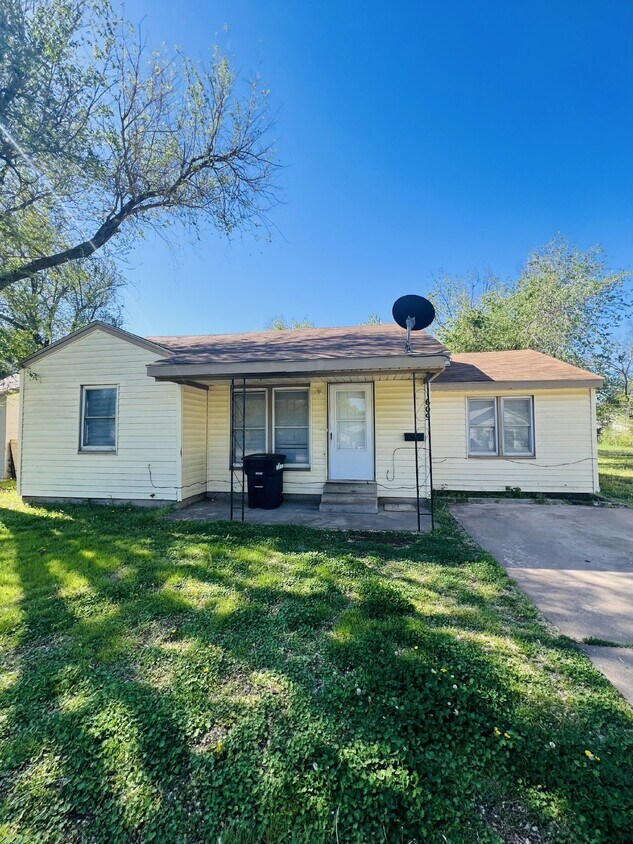 Primary Photo - "Charming 3-Bed Home at 609 West Nagel Ave...