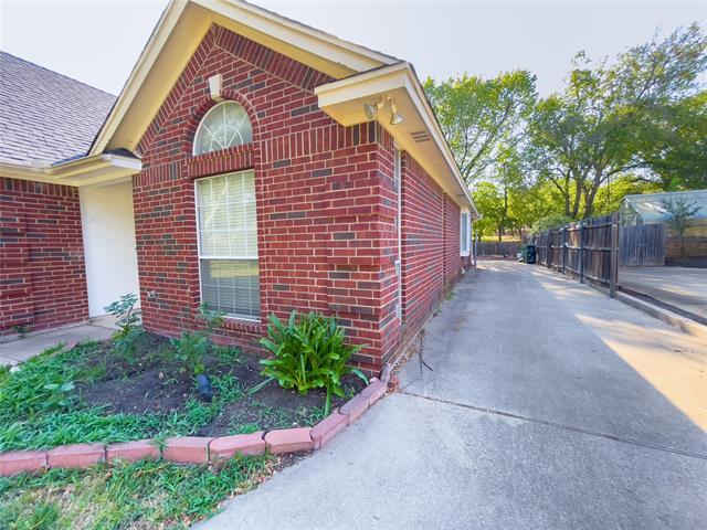 Building Photo - 6801 N Oaks Dr