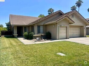 Building Photo - 2139 St Andrews Ct