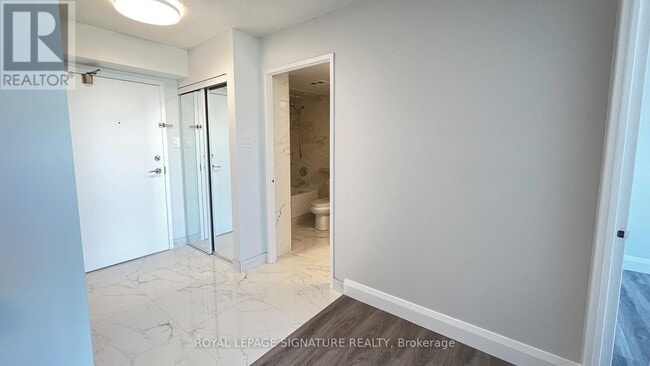 Building Photo - 10 Laurelcrest St