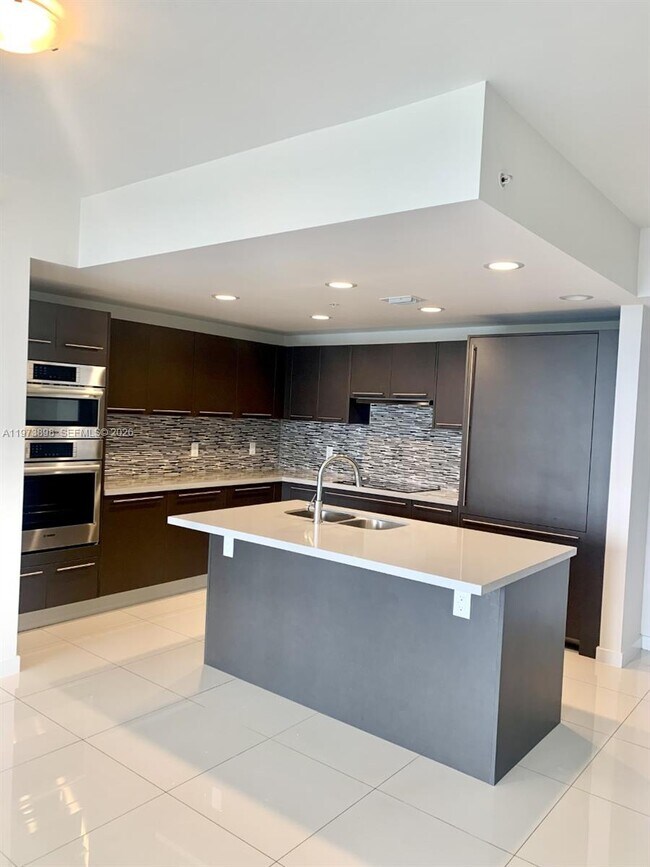 Foto del edificio - 7825 NW 107th Ave