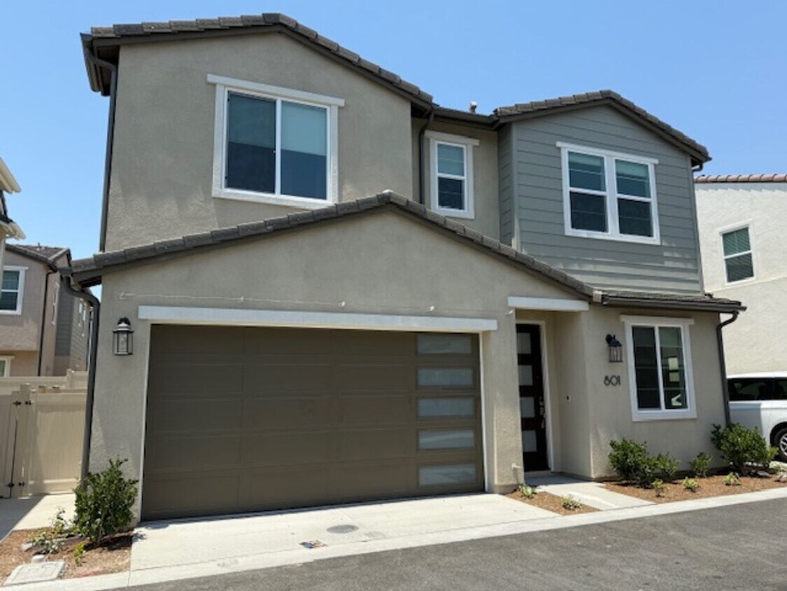 Foto principal - Brand New Construction in Rancho Mission V...