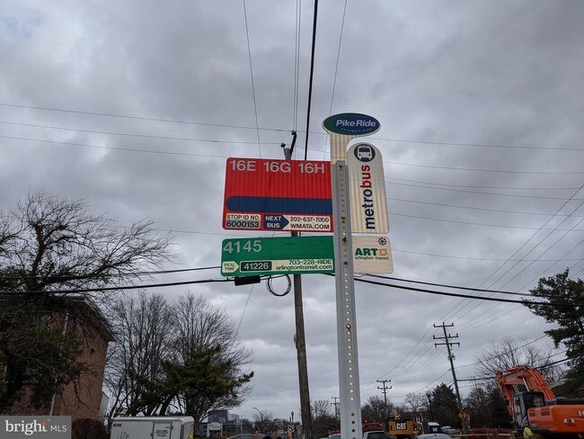 Building Photo - 5109 10th Pl S