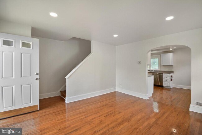 Building Photo - 111 W Sylvan Ave