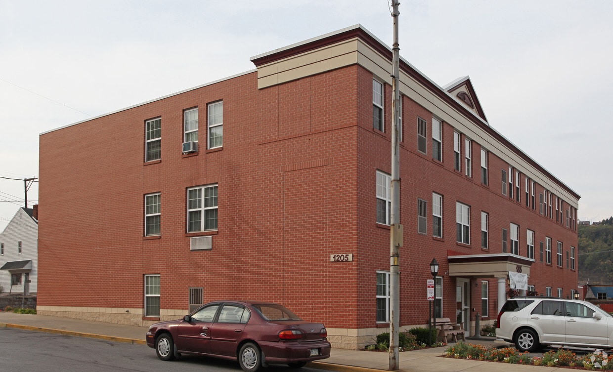 Fifth Avenue Commons Apartments in McKeesport, PA