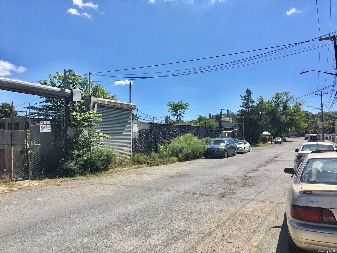 Primary Photo - 159-17 Meyer Ave