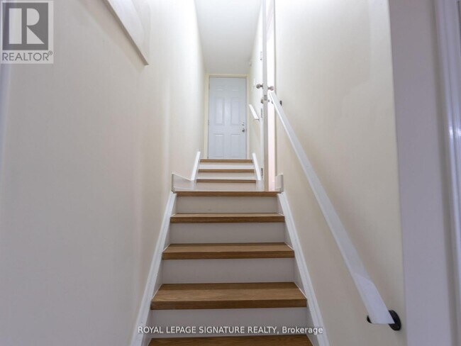 Photo du bâtiment - 854 Yates Dr