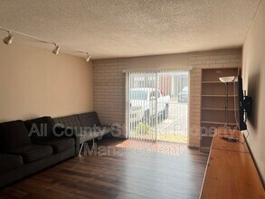Building Photo - 1700 SW 16th Ct
