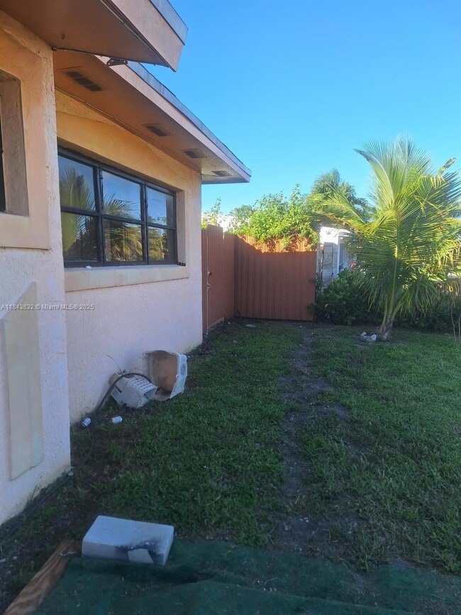 Foto del edificio - 115 NW 193rd St