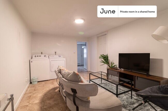 Photo - Private bedroom in 5 bed/2 bath Home